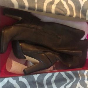 Vince Camino Boots 7 dark brown . Worn once.